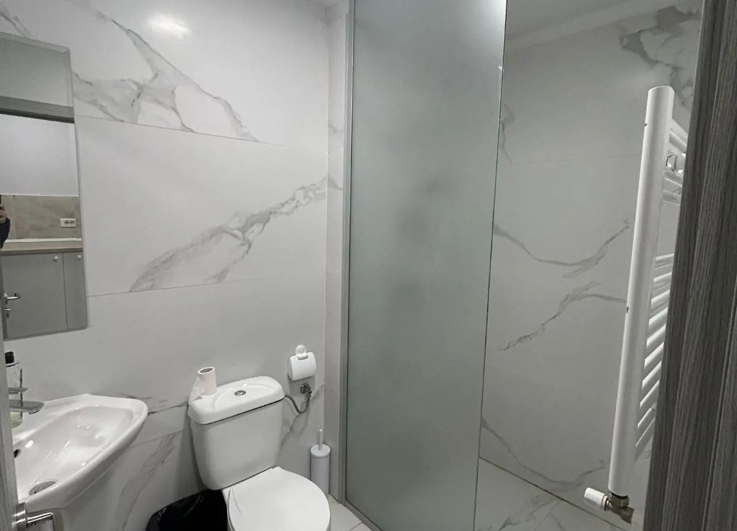 Continetal Studio With Two Bed Bukarest 0*,