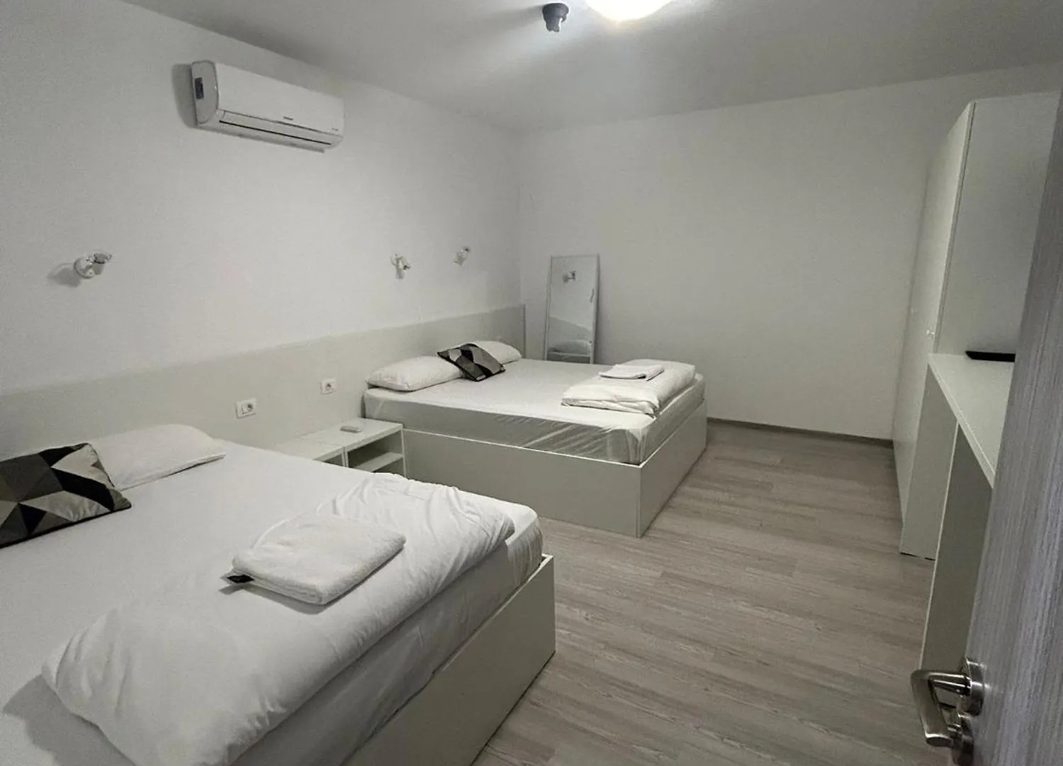 Lägenhet Continetal Studio With Two Bed Bukarest
