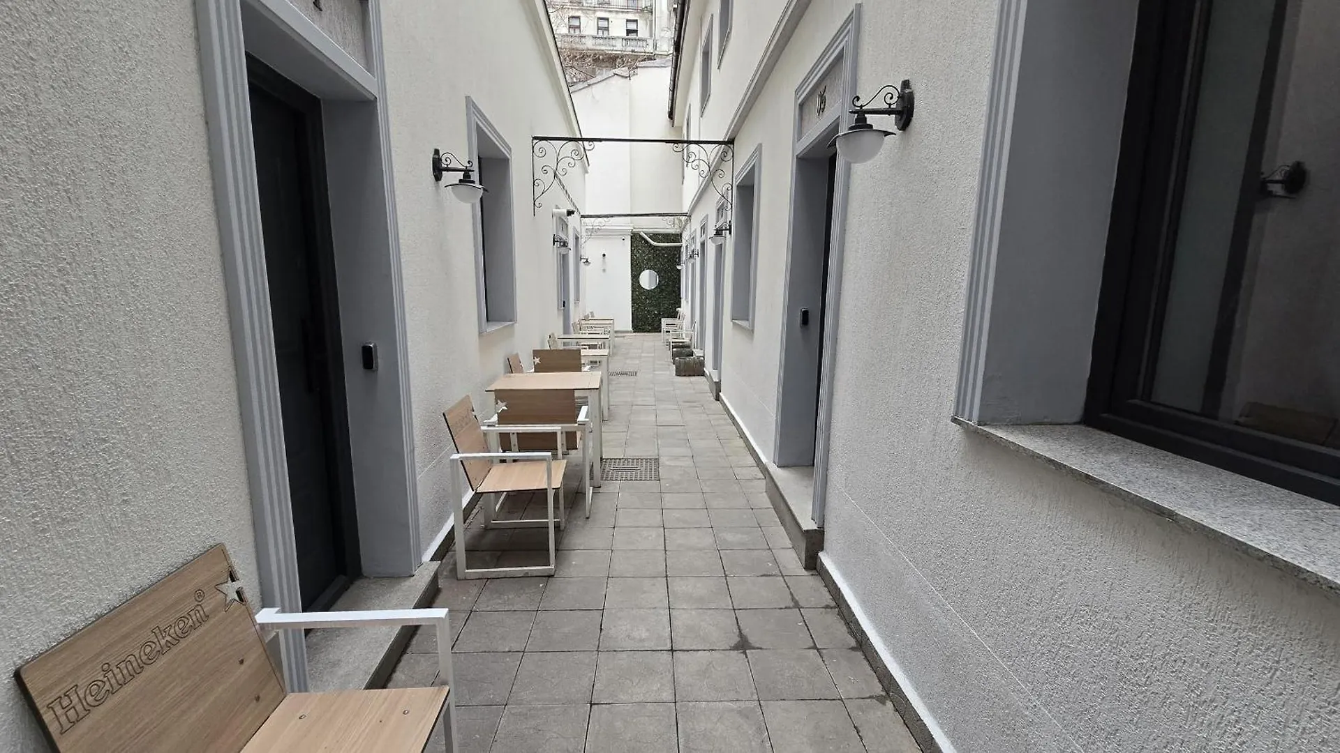 Continetal Studio With Two Bed Bukarest Lägenhet