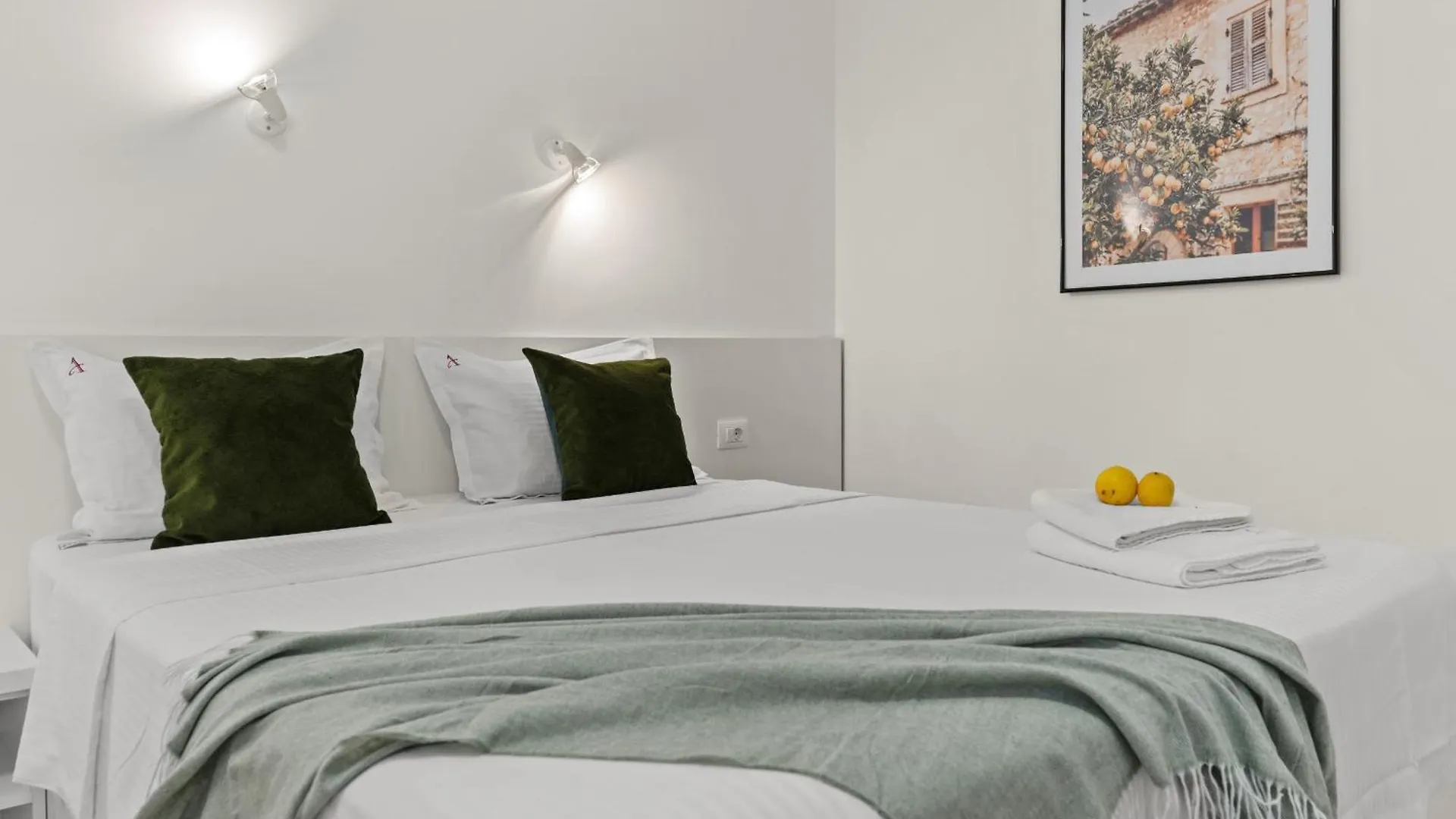 Continetal Studio With Two Bed بوخارست