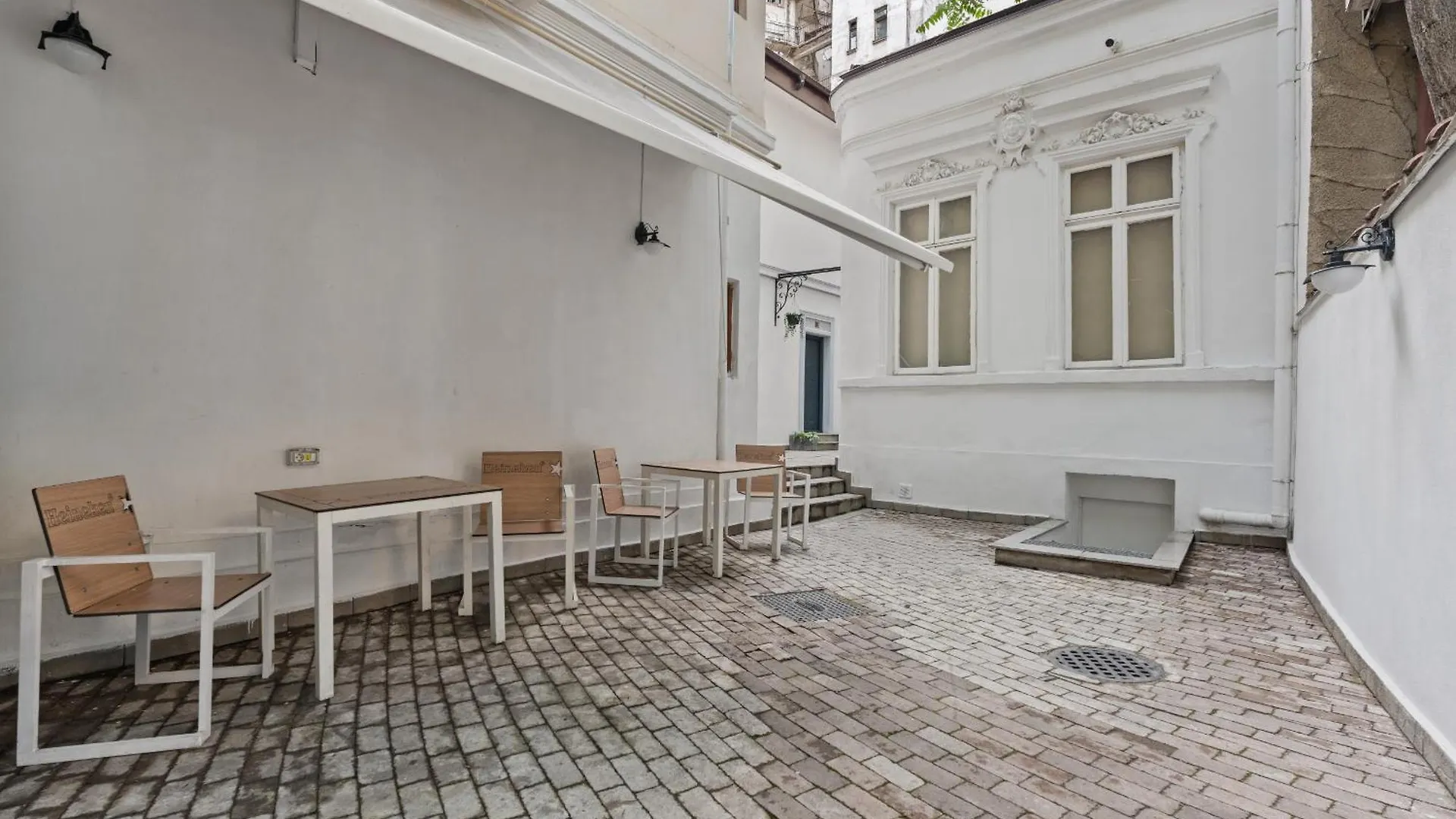 Continetal Studio With Two Bed Bucharest Romania
