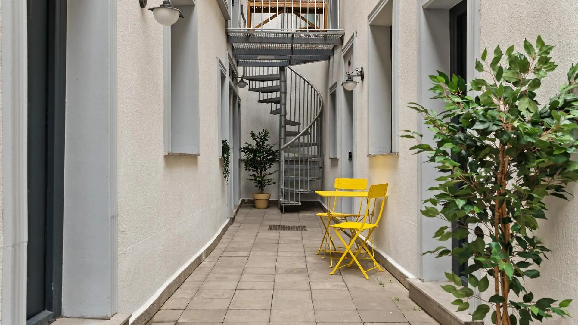 Continetal Studio With Two Bed Bucharest