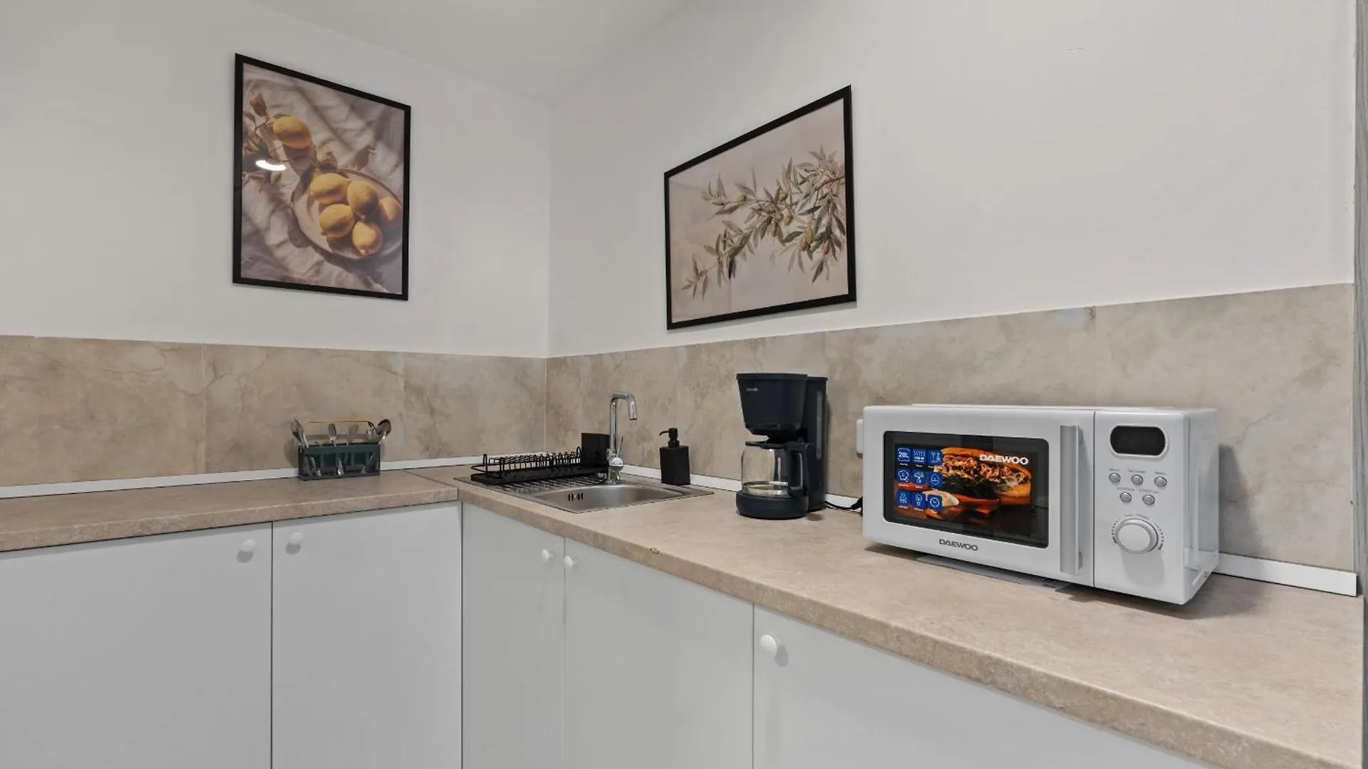 Continetal Studio With Two Bed Bucharest Apartment