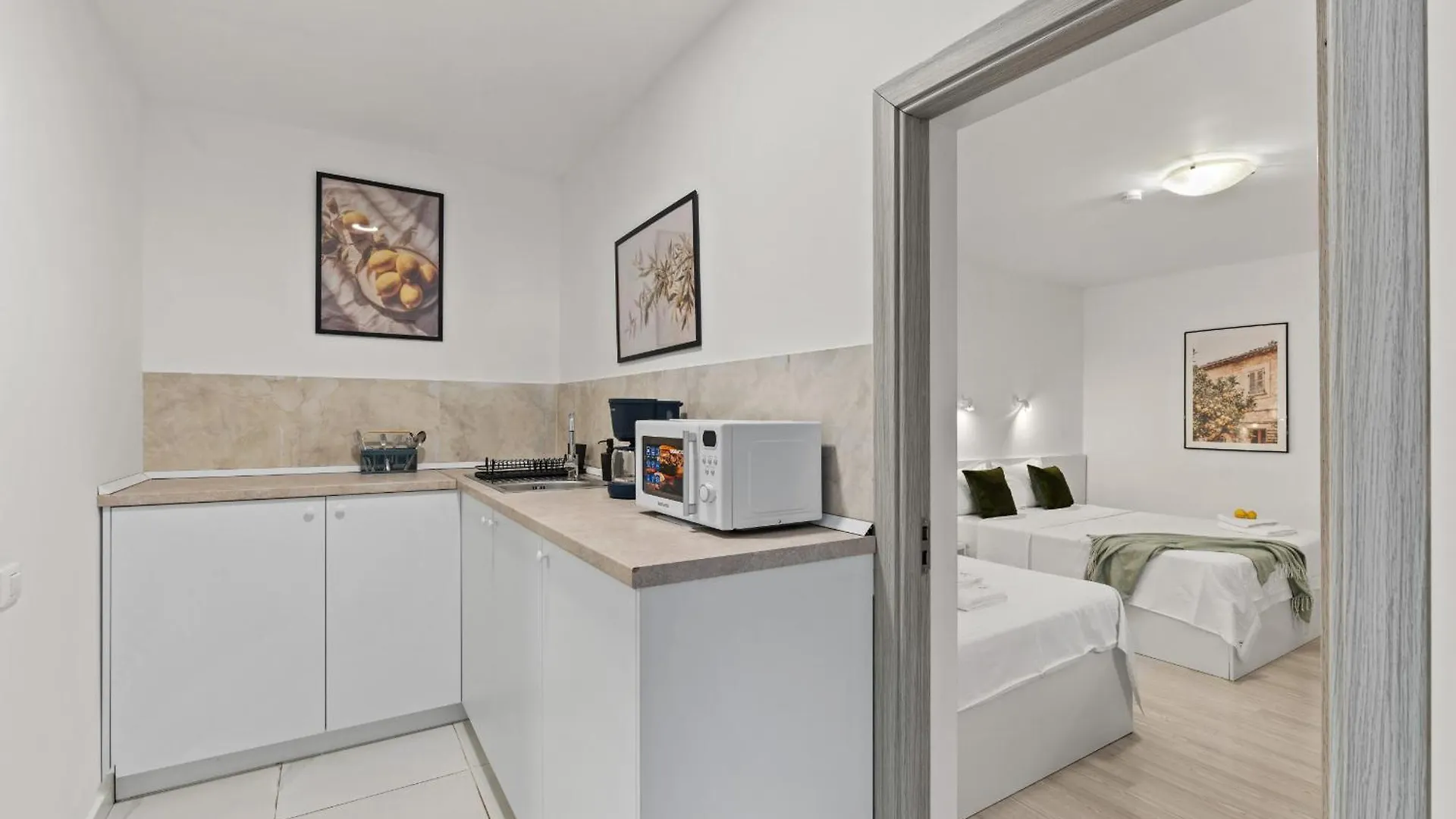 Continetal Studio With Two Bed Bucharest Romania
